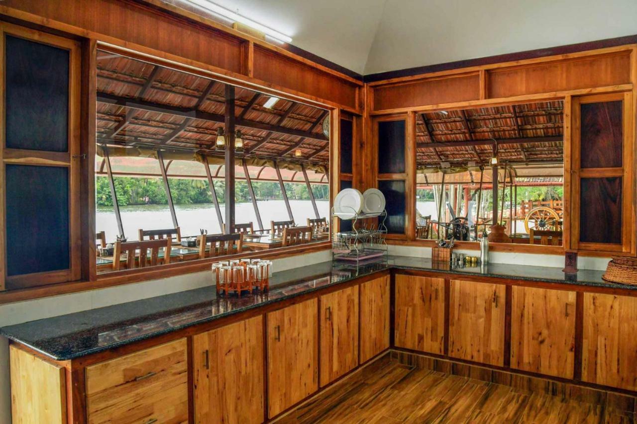 Stayvista At La Riva Heritage Villa With Bicycle Alappuzha 외부 사진