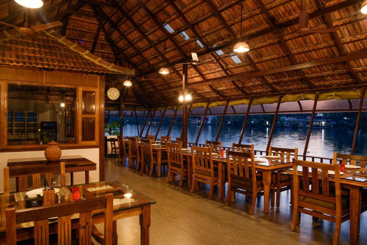 Stayvista At La Riva Heritage Villa With Bicycle Alappuzha 외부 사진